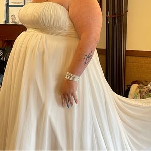 Collections David’s bridal worn ones size 28